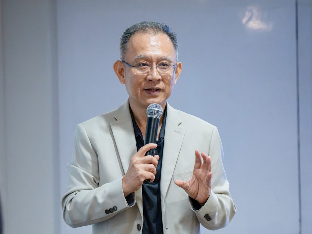 อ.ปกรณ์ วงศ์รัตนพิบูลย์ อธิบายแนวทางการมอบหมายงานและการติดตามงานให้หัวหน้างาน