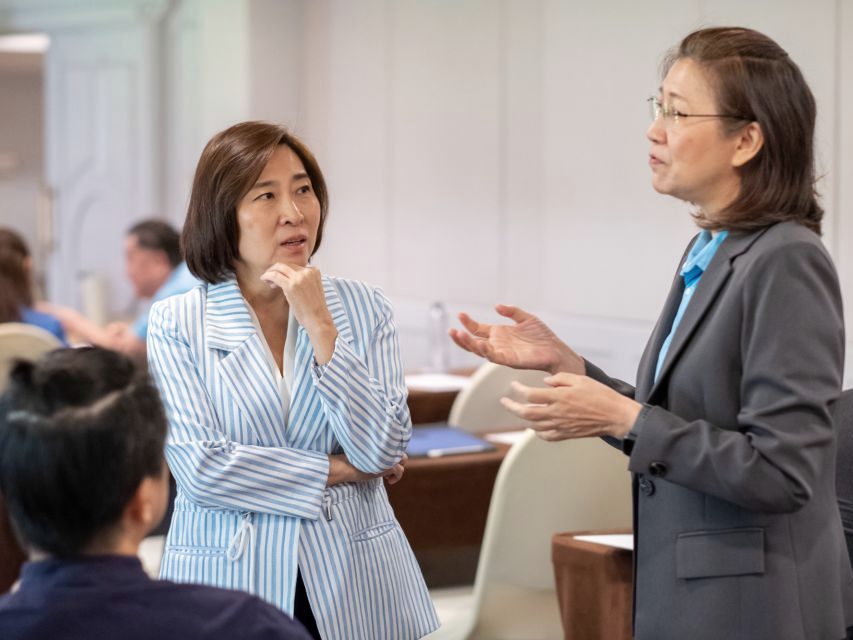 การพูดคุยแลกเปลี่ยนแบบตัวต่อตัวระหว่างการอบรม